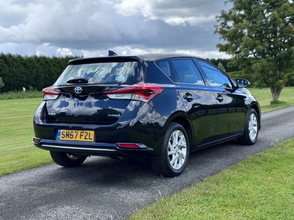 Toyota Auris 1.8L Icon Tech Black #4