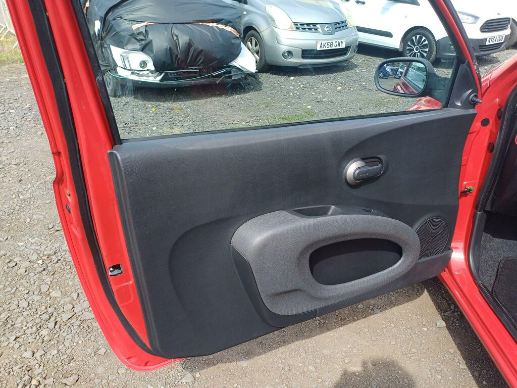 Nissan Micra 1.0 E Red #16