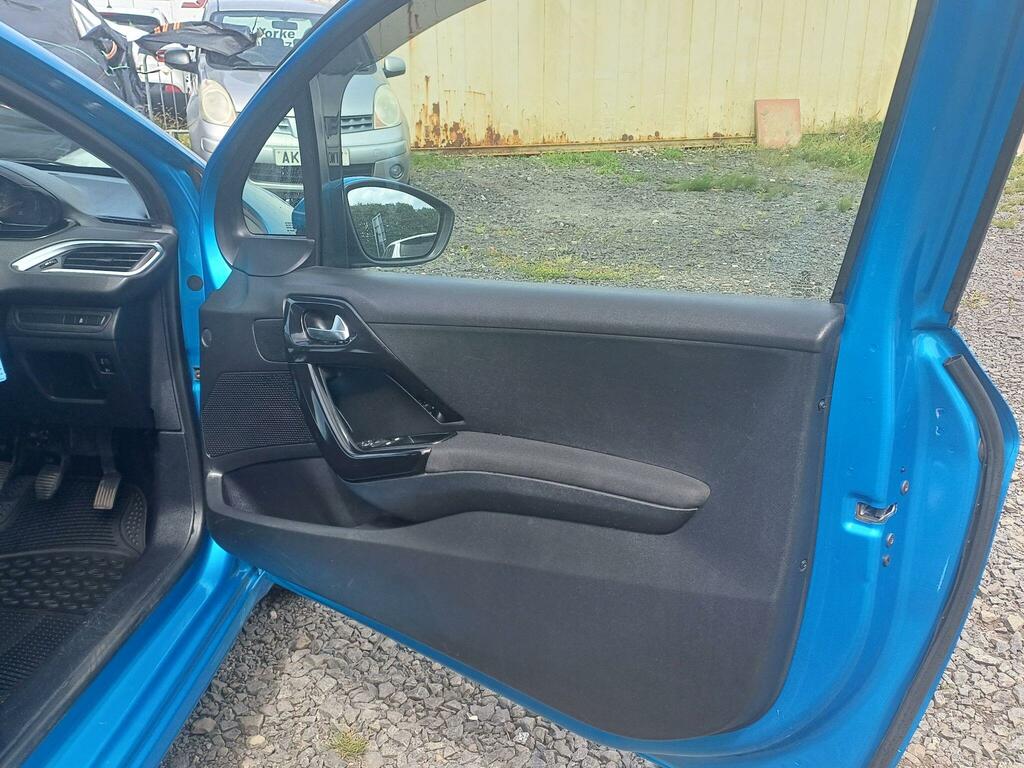 Peugeot 208 208 Access Hdi Black #11