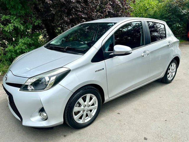 Toyota Yaris 1.5 Vvt-h T4 Hatchback Hybrid Cvt Euro Silver #4