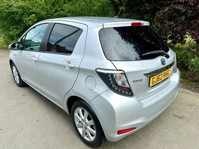 Toyota Yaris 1.5 Vvt-h T4 Hatchback Hybrid Cvt Euro Silver #6