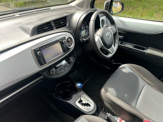 Toyota Yaris 1.5 Vvt-h T4 Hatchback Hybrid Cvt Euro Silver #2