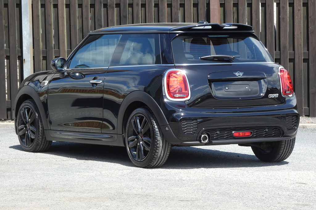Mini Hatch 1.5 Cooper Sport Hatchback Steptronic E SV20ZCZ Black #4