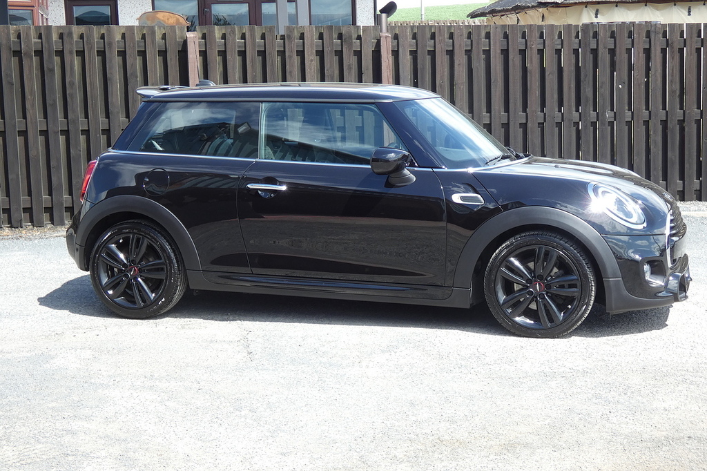 Mini Hatch 1.5 Cooper Sport Hatchback Steptronic E SV20ZCZ Black #2