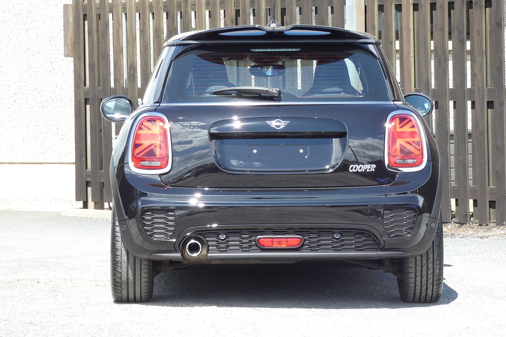 Mini Hatch 1.5 Cooper Sport Hatchback Steptronic E SV20ZCZ Black #3