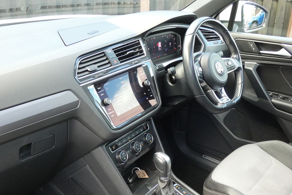 Volkswagen Tiguan Se Navigation Tdi Silver #10