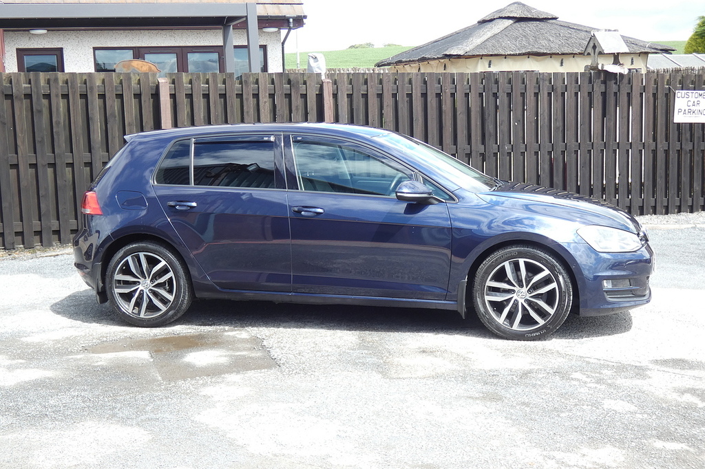 Volkswagen Golf Hatchback 1.6 Tdi Bluemotion Tech Match Euro 5 S Red #2