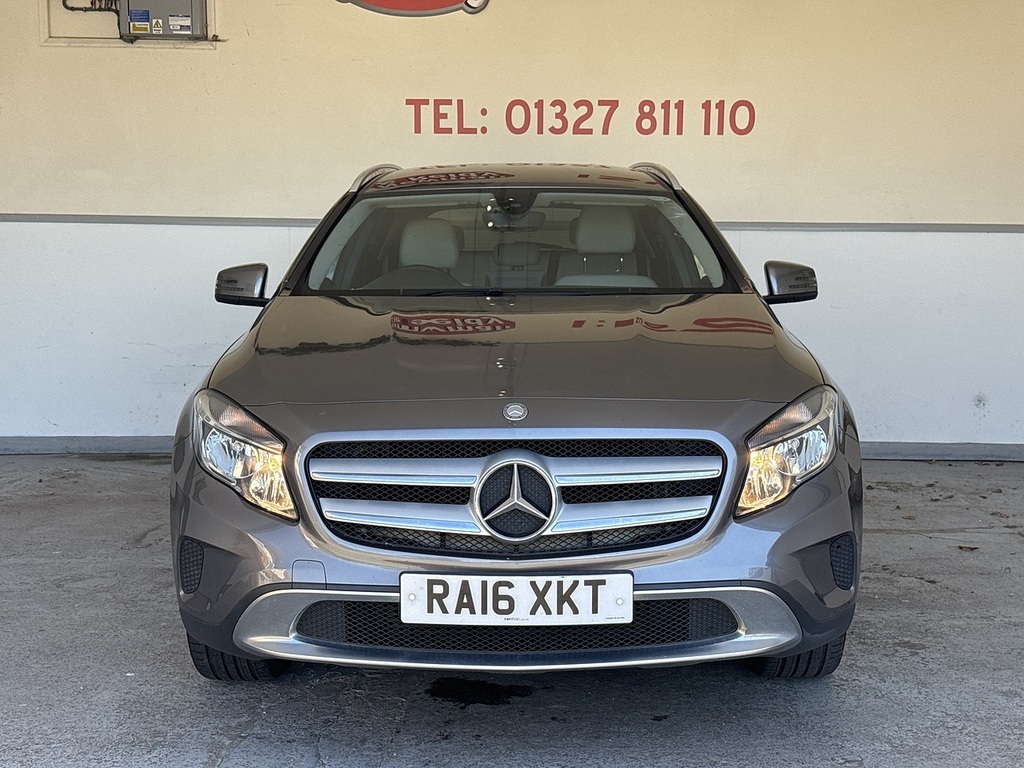 Mercedes-Benz GLA Class Gla200d Sport Grey #2