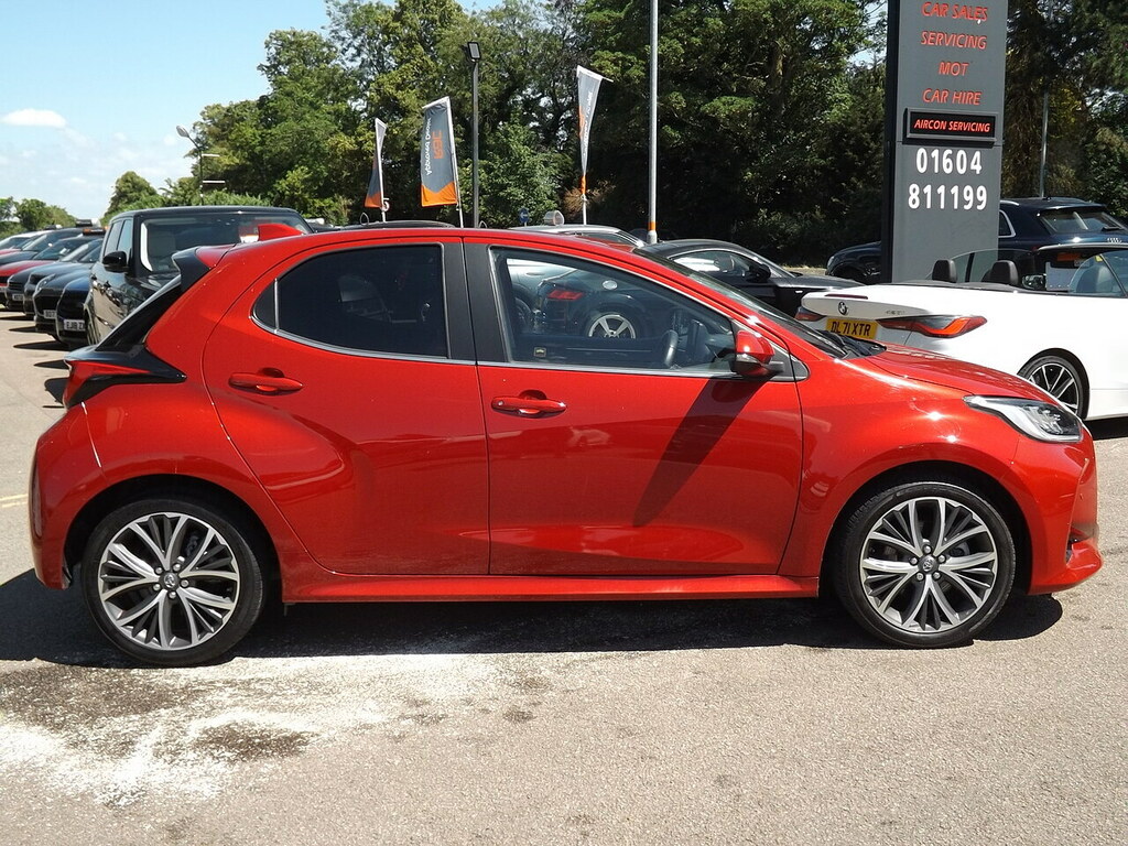 Toyota Yaris Vvt-h Excel Red #4