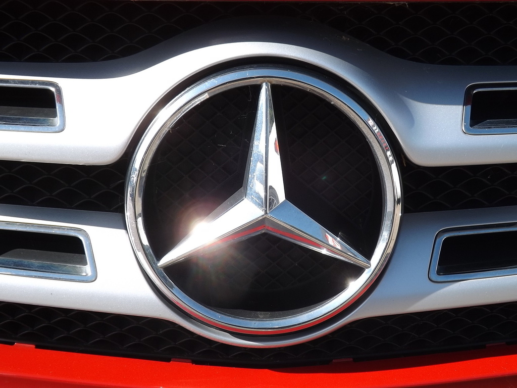 Mercedes-Benz GLA Class Gla200 Amg Line Red #6