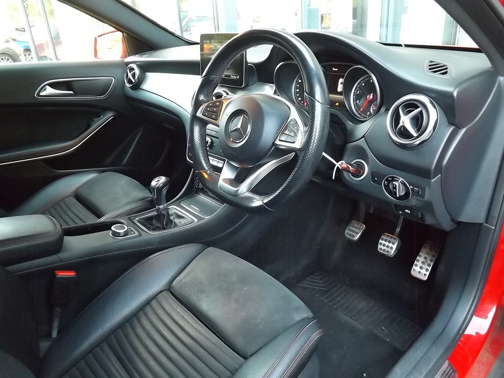 Mercedes-Benz GLA Class Gla 200 Se Executive White #18
