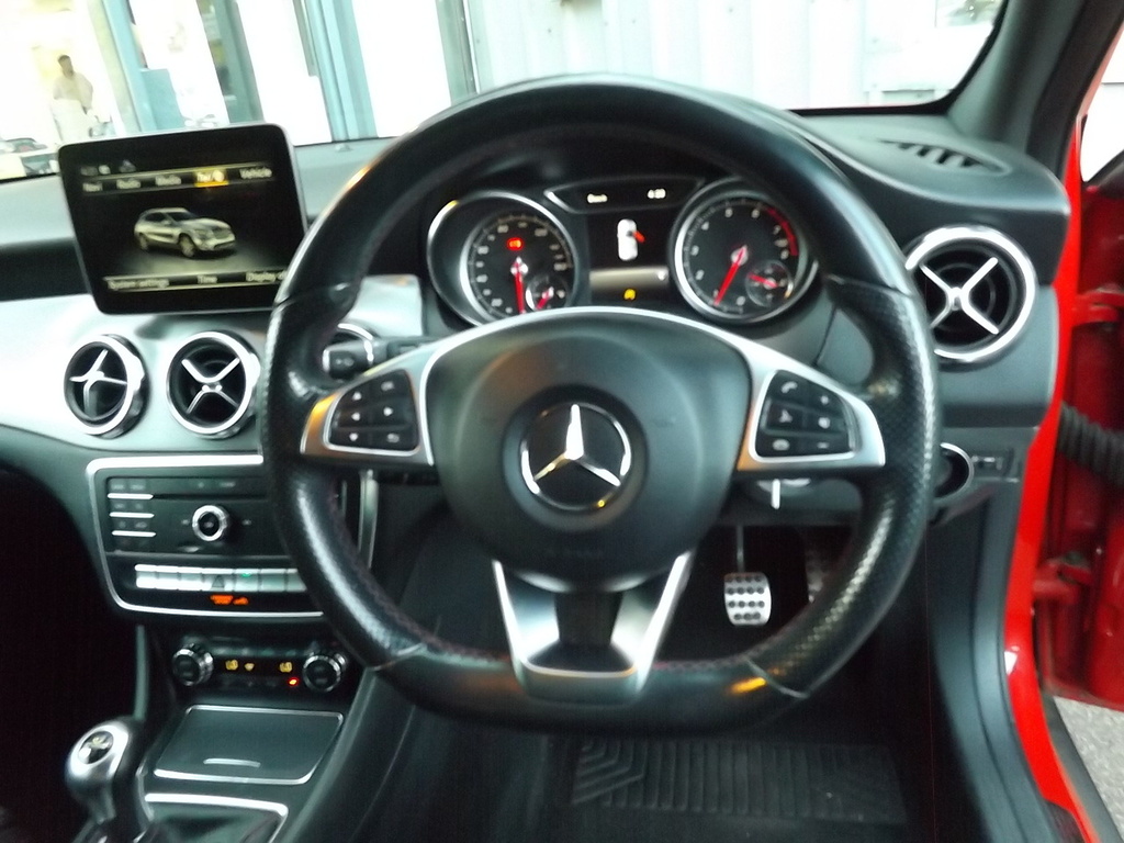 Mercedes-Benz GLA Class Gla 200 Se Executive White #9