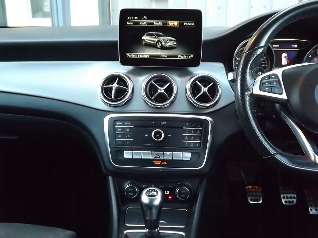 Mercedes-Benz GLA Class Gla 200 Se Executive White #16