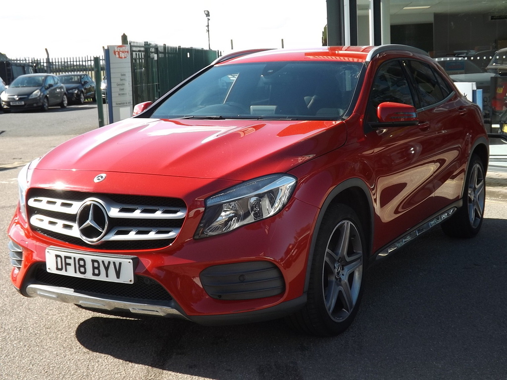 Mercedes-Benz GLA Class Gla200 Amg Line Red