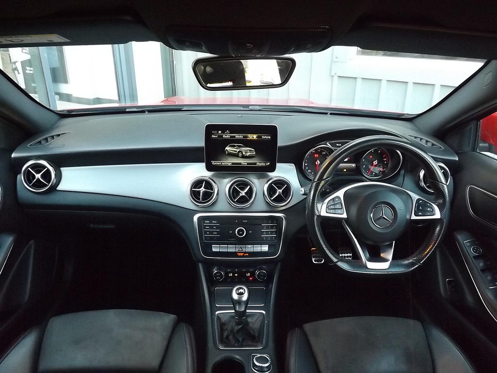 Mercedes-Benz GLA Class Gla 200 Se Executive White #8