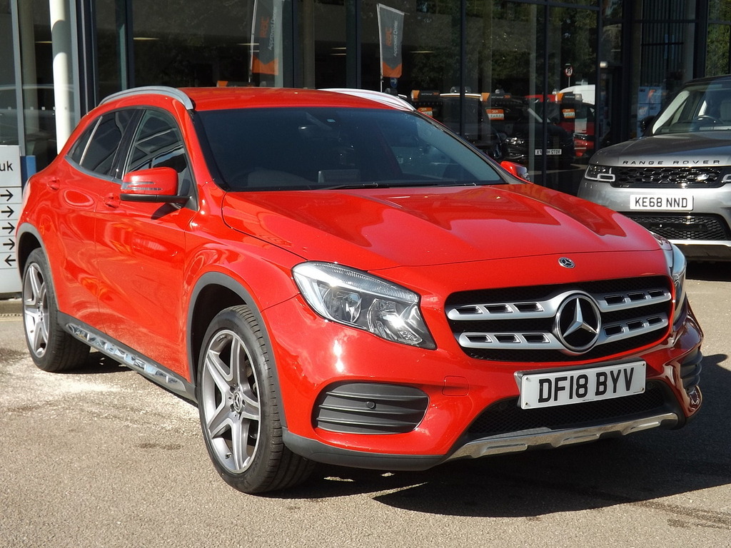 Mercedes-Benz GLA Class Gla200 Amg Line Red #3