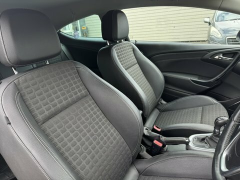 Vauxhall Astra GTC Sri Cdti S Black #2