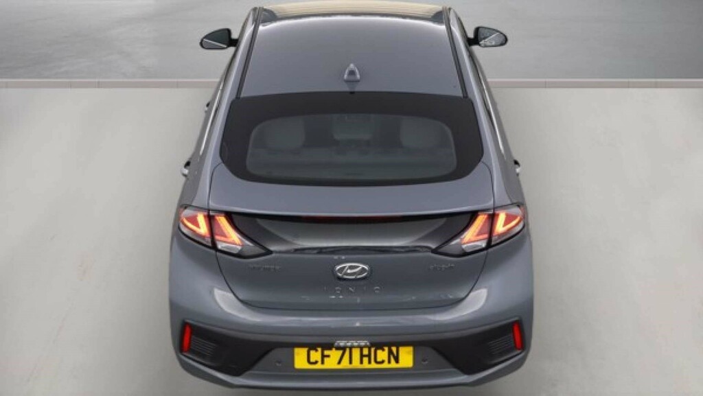 Hyundai Ioniq Premium Se White #9