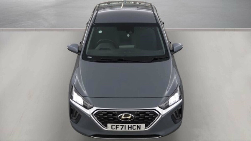 Hyundai Ioniq Premium Se White #8