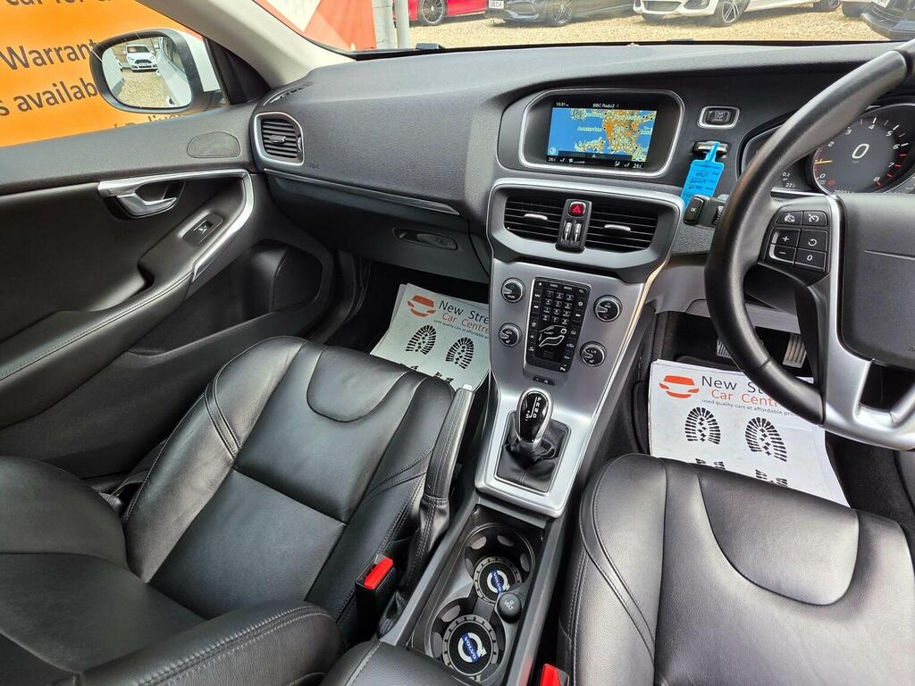 Volvo V40 Hatchback 1.5 T2 Inscription Euro 6 Ss White #6