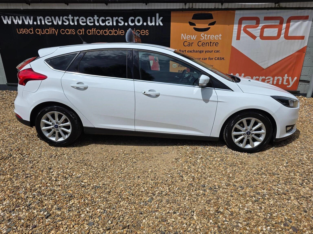 Ford Focus Hatchback 1.0T Ecoboost Titanium Euro 6 Ss WF67XWL White #5