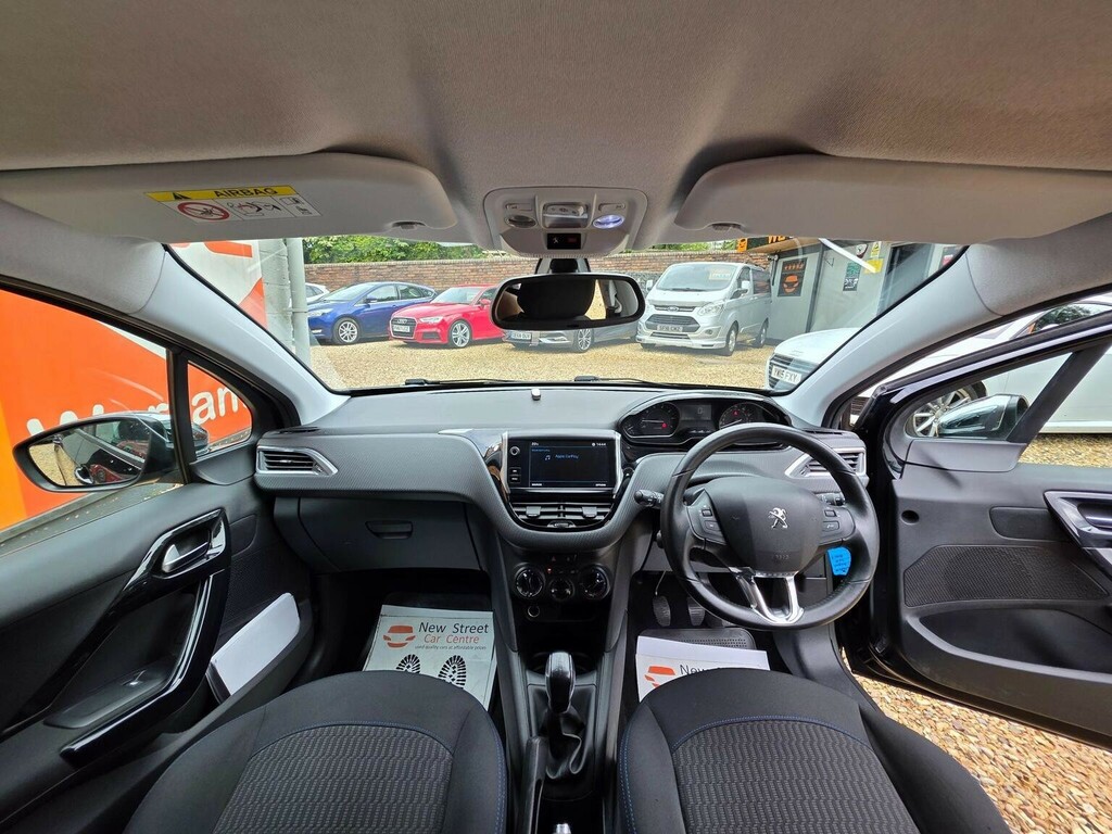Peugeot 208 Hatchback 1.2 Puretech Signature Euro 6 Ss LF19RVM Black #2