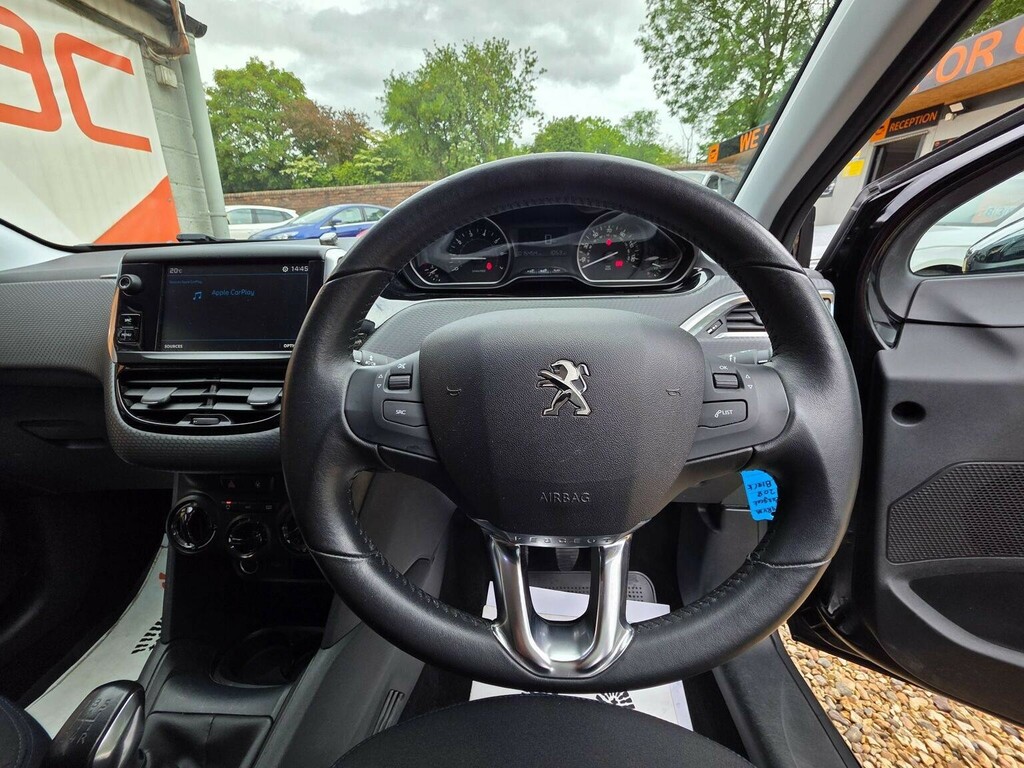 Peugeot 208 Hatchback 1.2 Puretech Signature Euro 6 Ss LF19RVM Black #4