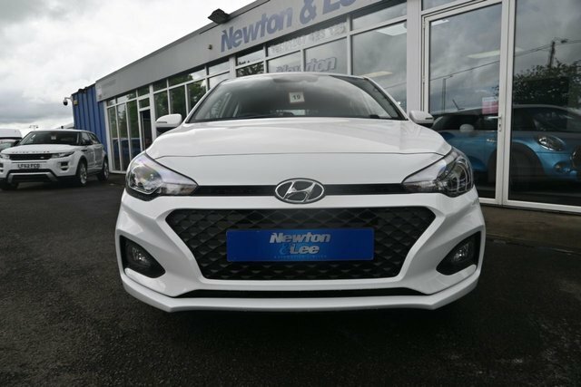 Hyundai I20 1.2 Se Launch Edition Hatchback EU19HLH White #2