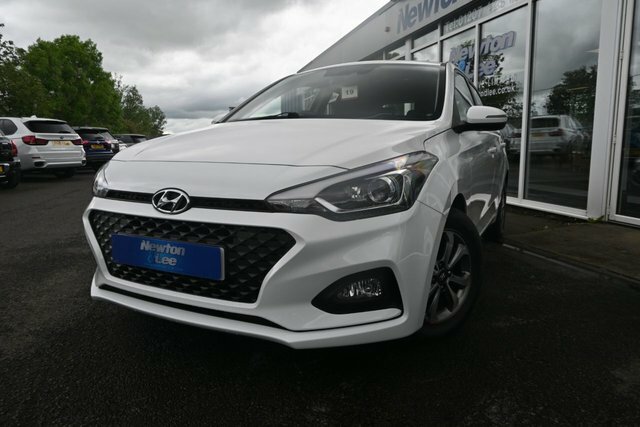 Hyundai I20 1.2 Se Launch Edition Hatchback EU19HLH White #3