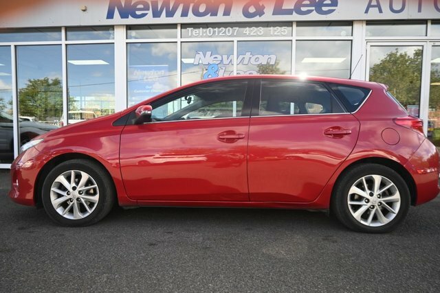 Toyota Auris 1.6 V-matic Icon Hatchback Multidrive S Red #2
