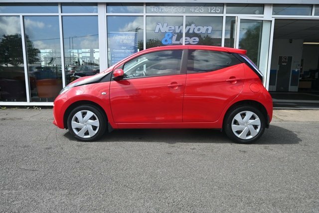 Toyota Aygo 1.0 Vvt-i X-play Hatchback Euro Red #4