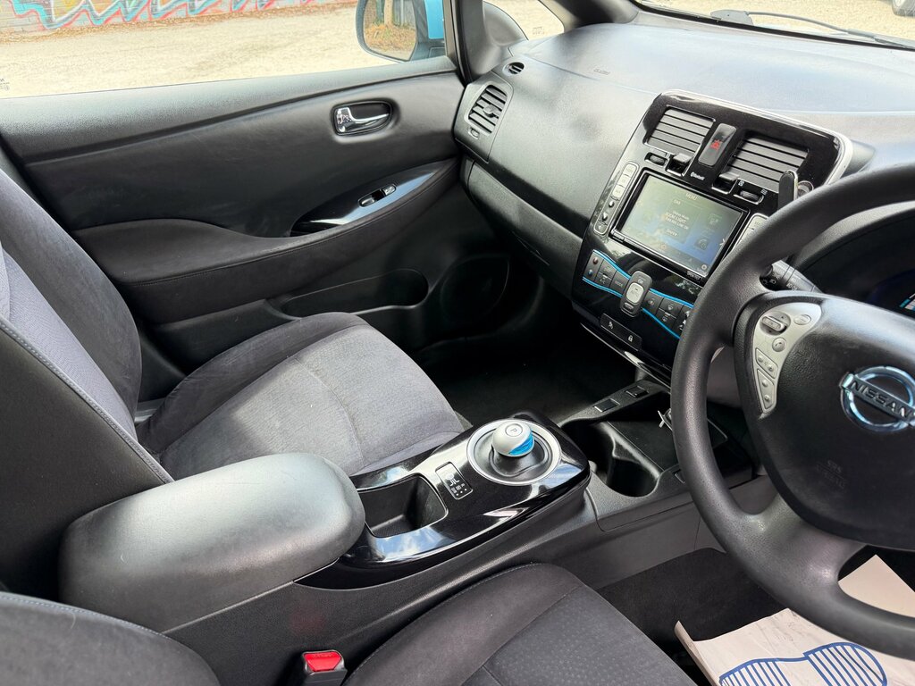 Nissan Leaf Tekna 109 Bhp Silver #8