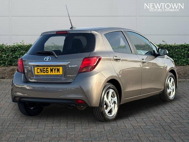 Toyota Yaris 1.5L Excel Red #7