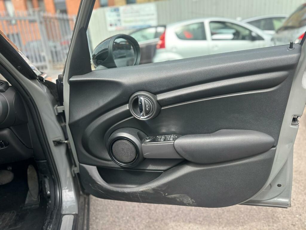 Mini Hatch 1.5 Cooper D Seven Hatchback Eur Black #9