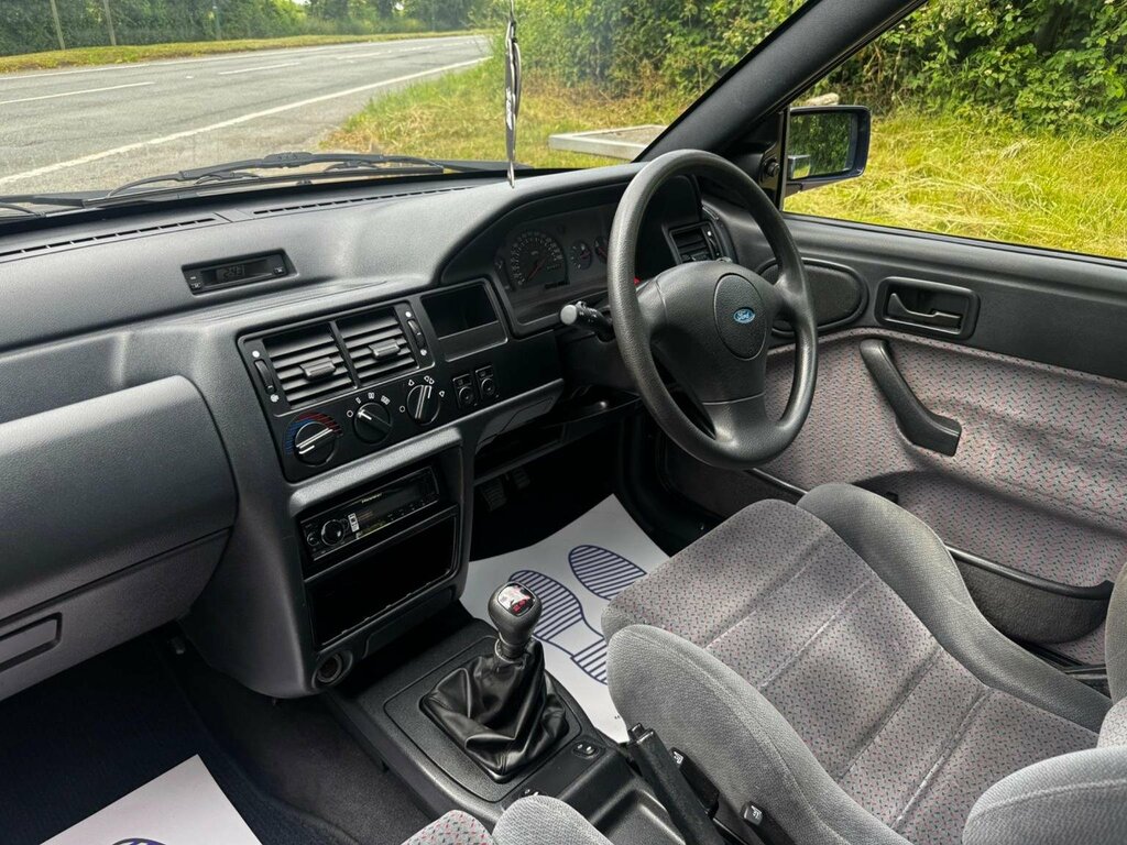 Ford Escort L Red #87
