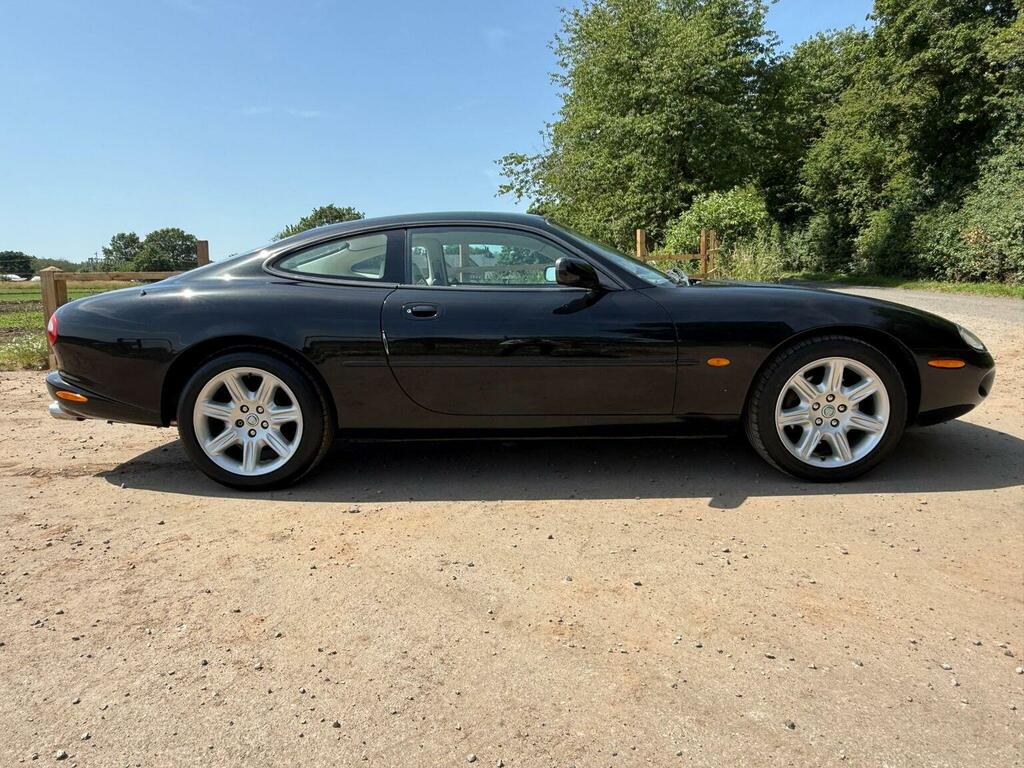 Jaguar XK8 4.0 2dr Black #3