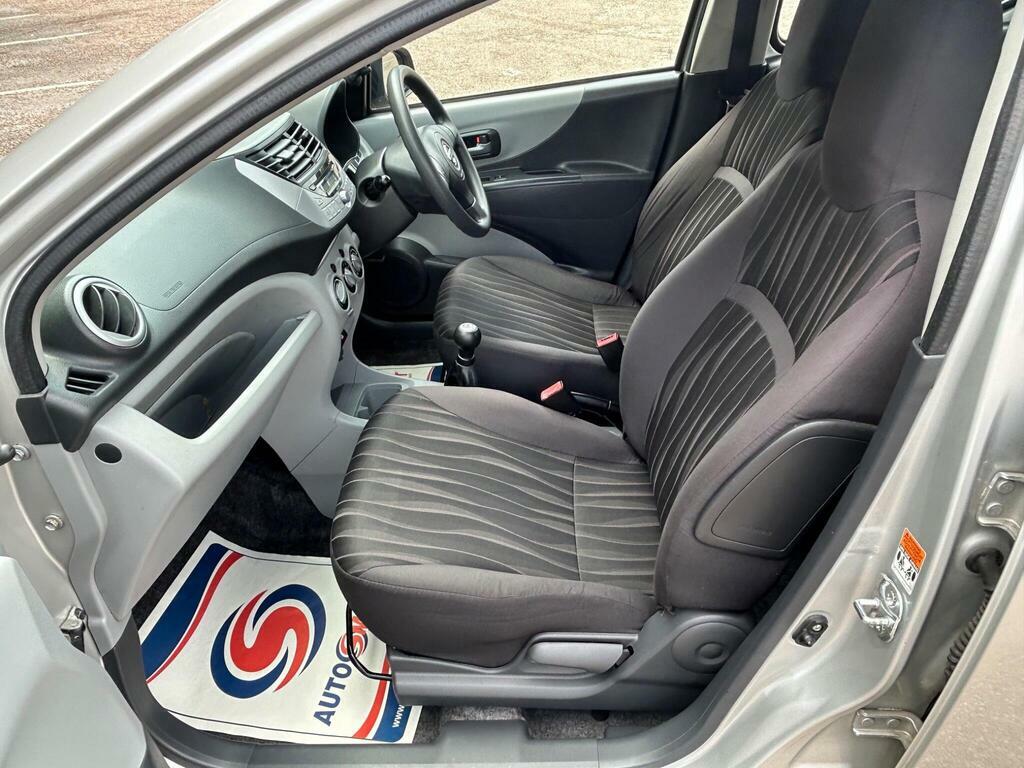 Nissan Pixo N-tec Silver #26