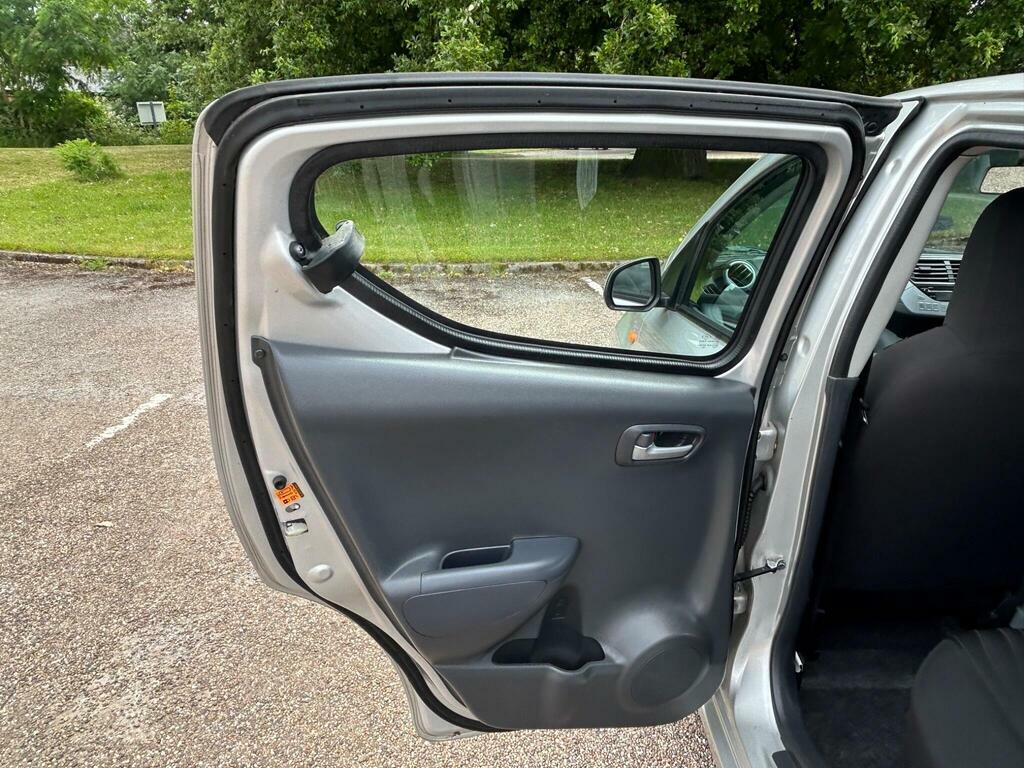 Nissan Pixo N-tec Silver #37