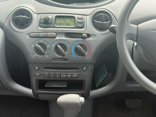Toyota Yaris 1.0 Vvt-i 16V S Silver #24