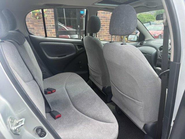 Toyota Yaris 1.0 Vvt-i 16V S Silver #39