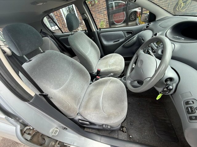 Toyota Yaris 1.0 Vvt-i 16V S Silver #19
