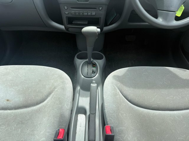 Toyota Yaris 1.0 Vvt-i 16V S Silver #25