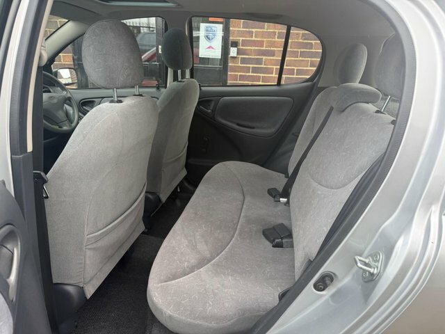Toyota Yaris 1.0 Vvt-i 16V S Silver #33