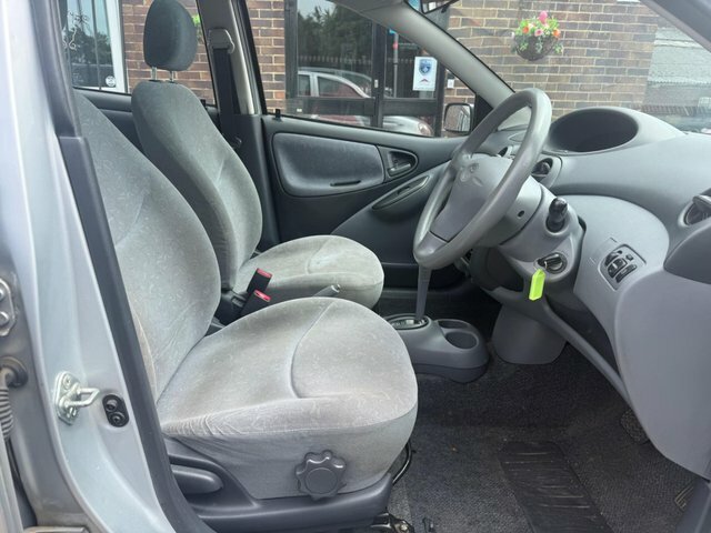 Toyota Yaris 1.0 Vvt-i 16V S Silver #20