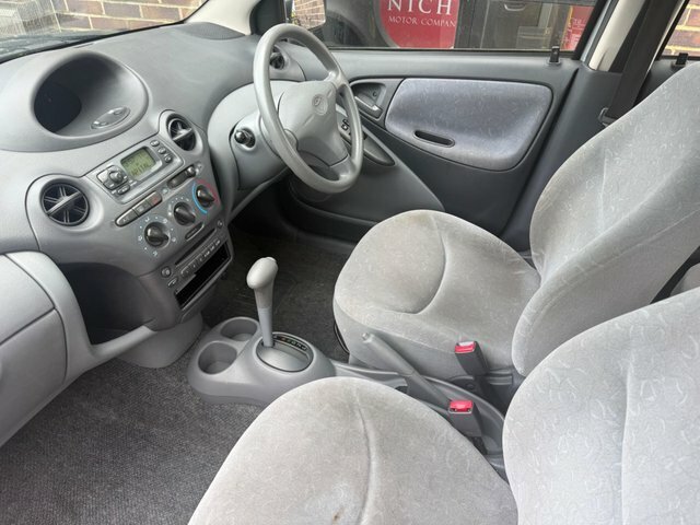 Toyota Yaris 1.0 Vvt-i 16V S Silver #30