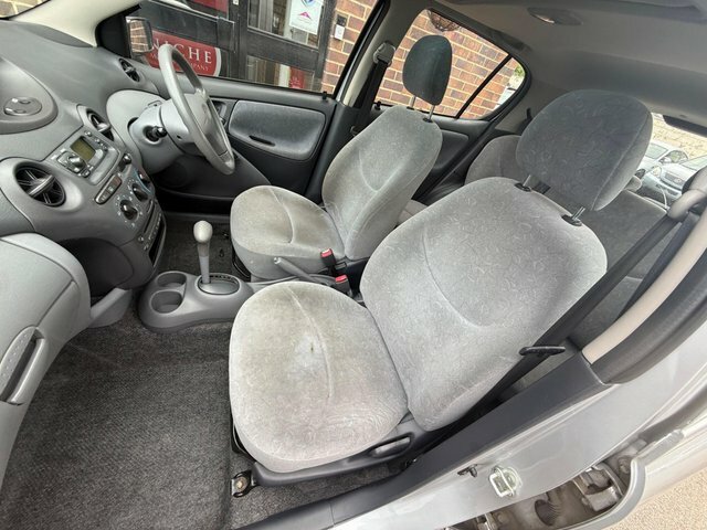 Toyota Yaris 1.0 Vvt-i 16V S Silver #29