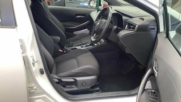 Toyota Corolla Vvt-h Icon Tech Cvt White #5