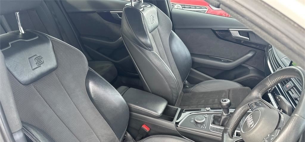 Audi A4 35 Tfsi Black Edition Tech Pk Nav Dab RK69JGU White #4