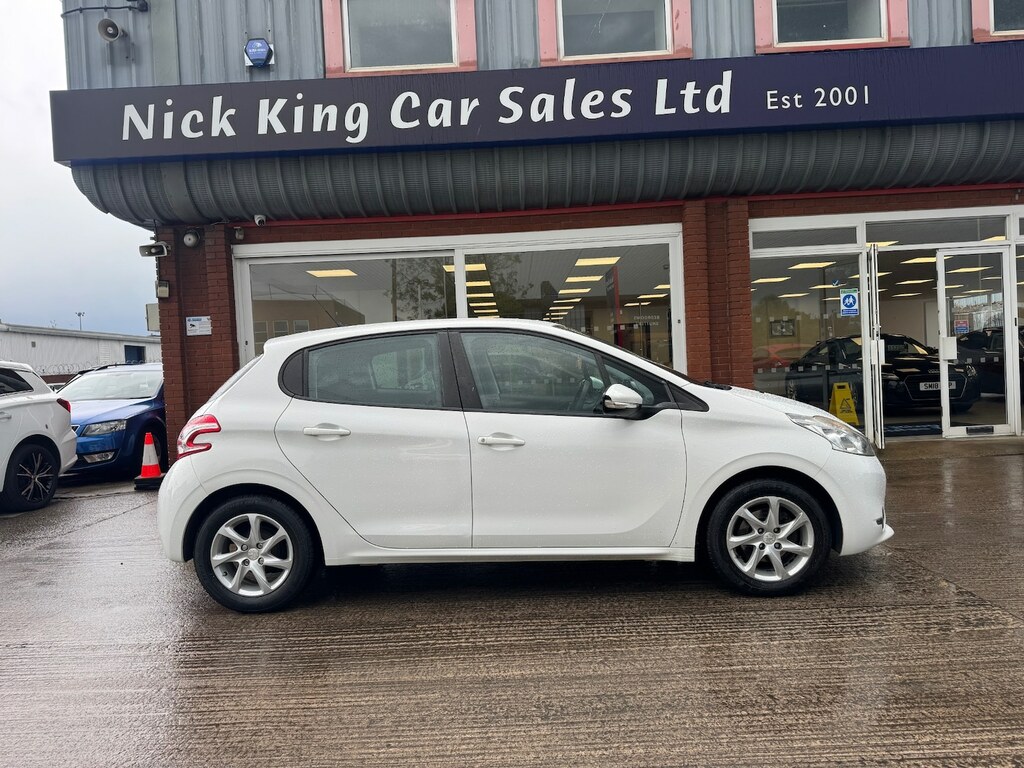 Peugeot 208 1.2 Vti Active 20 Tax 62 Mpg Ulez Dab EO64CJF White #4