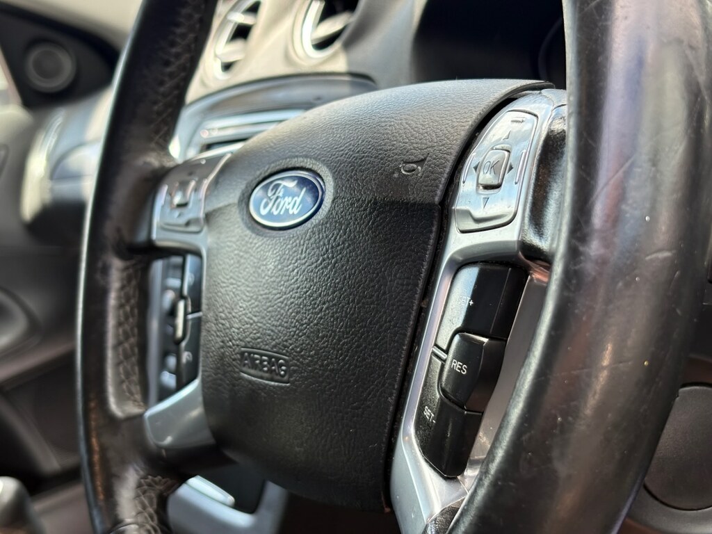 Ford Mondeo Hatchback Silver #14